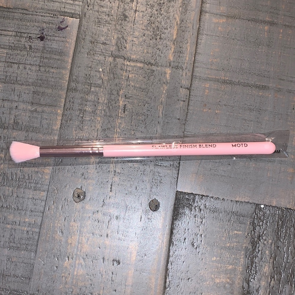 MOTD Flawless Finish Blend‎ Eyeshadow Brush Pink Rose Gold Vegan Makeup Tool NEW